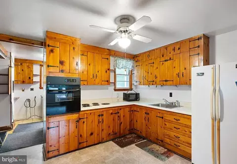Kitchen - 2445 Kenton Rd, Dover, DE 19904 photo 3 of 4