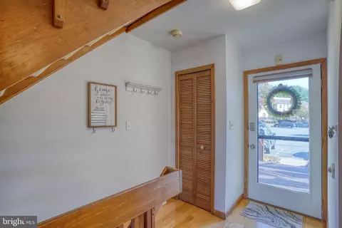 Entry Way - 59 Chatham Ct, Dover, DE 19901 photo 1 of 4