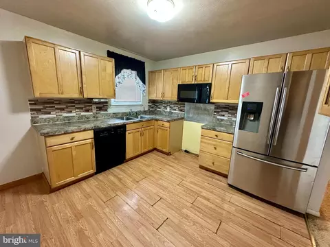 Kitchen - 337 Macarthur Dr, Dover, DE 19901 photo 2 of 3