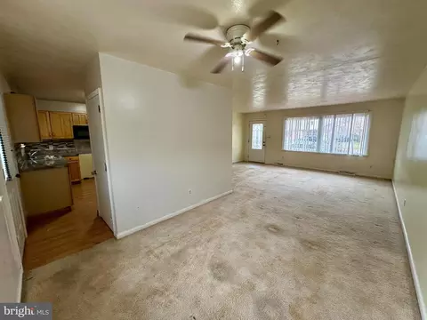 Living - 337 Macarthur Dr, Dover, DE 19901 photo 4 of 7