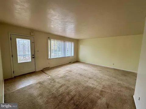 Living - 337 Macarthur Dr, Dover, DE 19901 photo 1 of 7