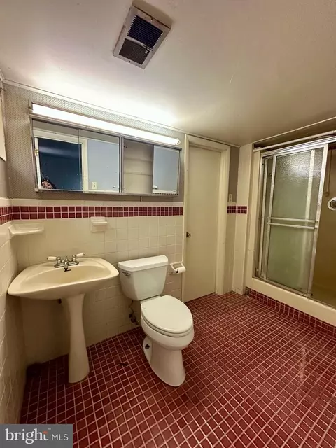 Bath - 337 Macarthur Dr, Dover, DE 19901 photo 2 of 2