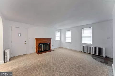 Living - 727 E Division St, Dover, DE 19901 photo 3 of 4