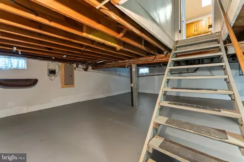 Entry Way - 727 E Division St, Dover, DE 19901 photo 3 of 3
