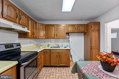 Kitchen - 727 E Division St, Dover, DE 19901 photo 2 of 2