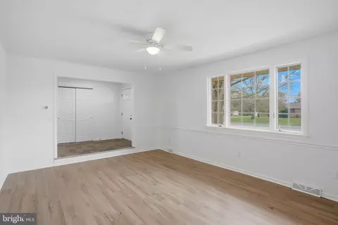 Living - 231 Hickory Dale Dr, Dover, DE 19901 photo 3 of 6