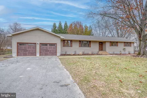 Exterior - 231 Hickory Dale Dr, Dover, DE 19901 photo 4 of 6