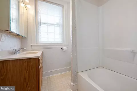 Bath - 401 N Governors Ave, Dover, DE 19904 photo 1 of 1