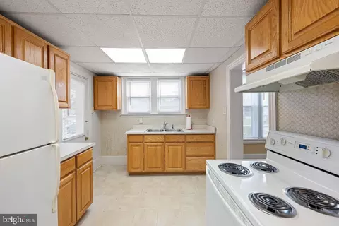 Entry Way - 401 N Governors Ave, Dover, DE 19904 photo 4 of 10