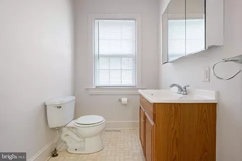 Entry Way - 401 N Governors Ave, Dover, DE 19904 photo 5 of 10
