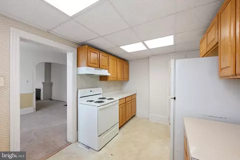 Entry Way - 401 N Governors Ave, Dover, DE 19904 photo 3 of 10
