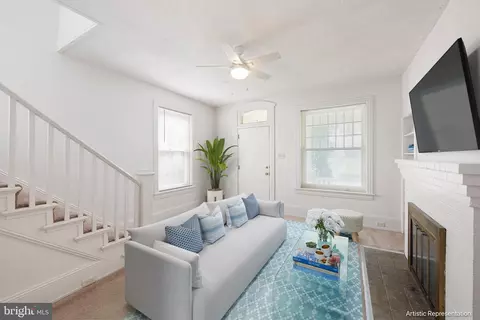 Living - 401 N Governors Ave, Dover, DE 19904 photo 2 of 5