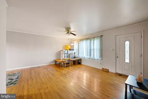 Living - 1221 Garfield Dr, Dover, DE 19901 photo 2 of 3