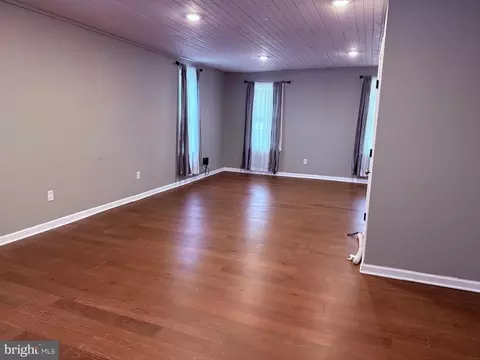 Living - 4535 Pearsons Corner Rd, Dover, DE 19904 photo 2 of 5