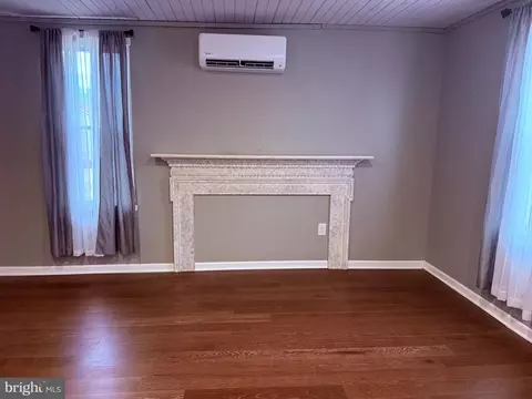 Living - 4535 Pearsons Corner Rd, Dover, DE 19904 photo 3 of 5