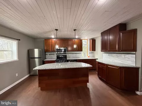 Kitchen - 4535 Pearsons Corner Rd, Dover, DE 19904 photo 3 of 5
