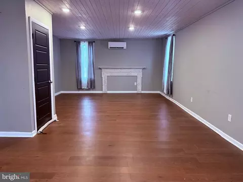 Living - 4535 Pearsons Corner Rd, Dover, DE 19904 photo 4 of 5