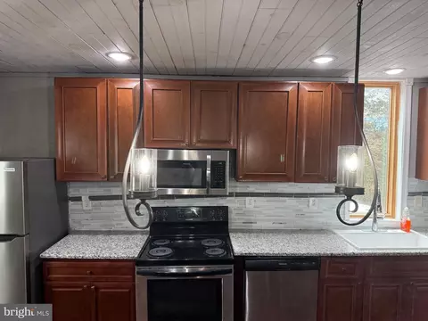 Kitchen - 4535 Pearsons Corner Rd, Dover, DE 19904 photo 4 of 5
