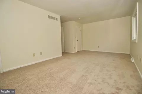 Living - 305 Pine Valley Rd, Dover, DE 19904 photo 6 of 7