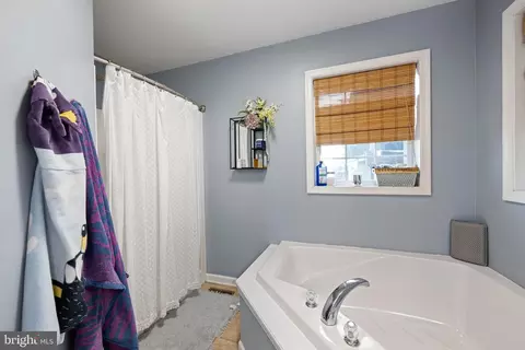 Bath - 29 E Walnut St, Magnolia, DE 19962 photo 1 of 2
