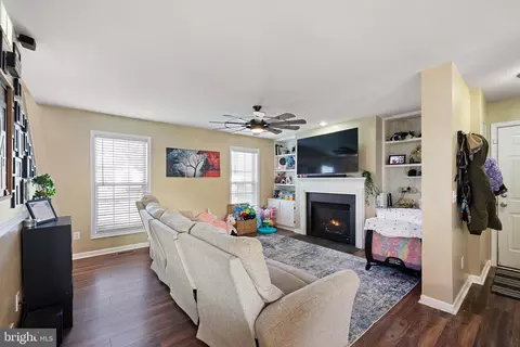 Living - 29 E Walnut St, Magnolia, DE 19962 photo 1 of 1