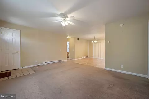 Living - 51 Karen Pl, Dover, DE 19901 photo 2 of 4