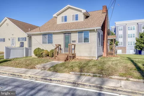 319 W Water St, Dover, DE 19904