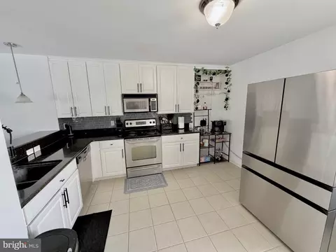Kitchen - 259 E Sheldrake Cir, Dover, DE 19904 photo 2 of 3
