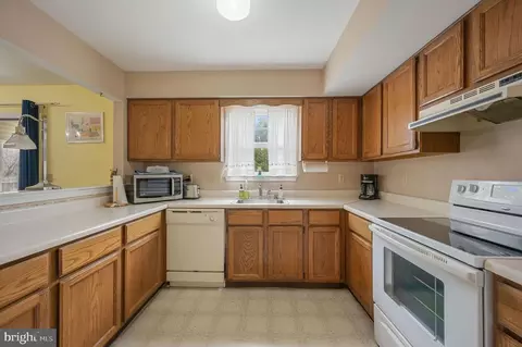 Kitchen - 24 Gristmill Dr, Dover, DE 19904 photo 2 of 2