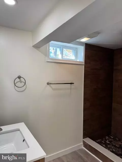 Bath - 10 Loockerman Ct, Dover, DE 19901 photo 1 of 1