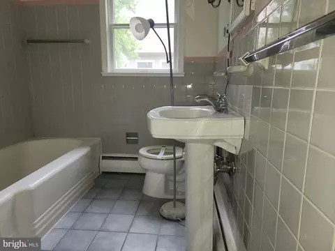 Bath - 42 S Edgehill Ave, Dover, DE 19901 photo 1 of 3