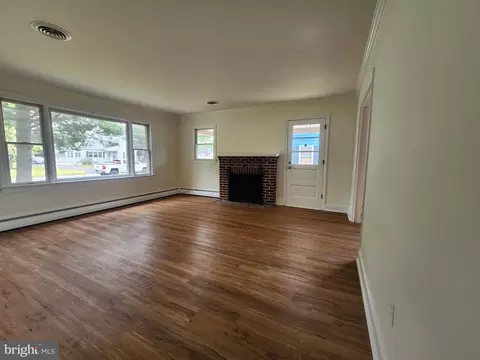 Living - 42 S Edgehill Ave, Dover, DE 19901 photo 3 of 11