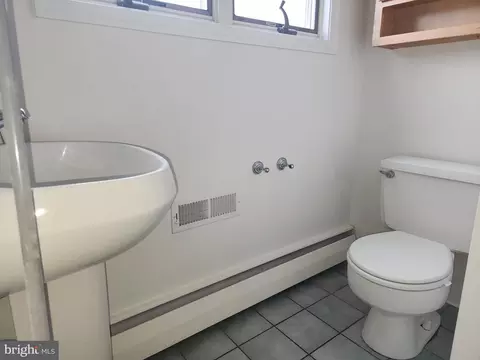 Bath - 42 S Edgehill Ave, Dover, DE 19901 photo 3 of 3