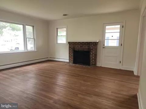 Living - 42 S Edgehill Ave, Dover, DE 19901 photo 2 of 11