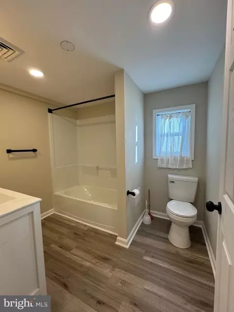 Bath - 2389 White Oak Rd, Dover, DE 19901 photo 1 of 2
