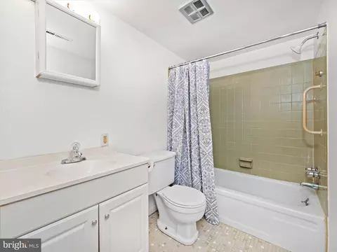Bath - 1 Berwyn Hall, Dover, DE 19904 photo 1 of 1