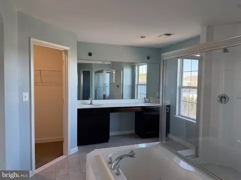 Bath - 40 Loder Dr, Smyrna, DE 19977 photo 1 of 3
