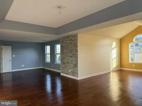 Living - 40 Loder Dr, Smyrna, DE 19977 photo 5 of 6