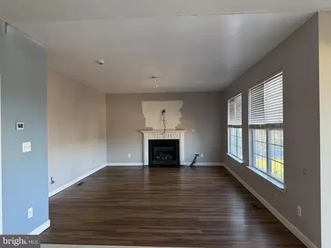 Living - 40 Loder Dr, Smyrna, DE 19977 photo 1 of 6