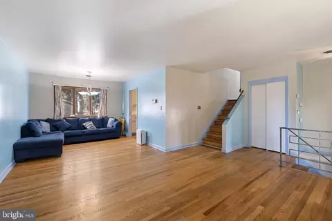 Living - 804 Sunset Ter, Dover, DE 19904 photo 1 of 3