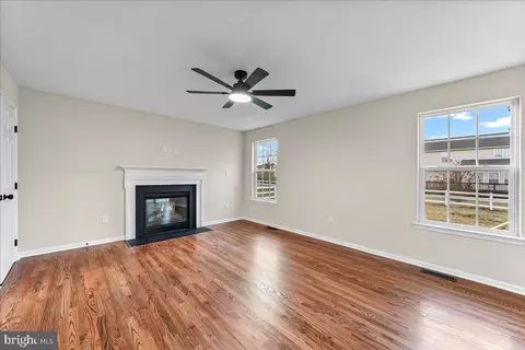 Living - 29 Garden Crest Ln, Dover, DE 19901 photo 1 of 5