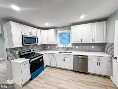 Kitchen - 24 S Queen St, Dover, DE 19904 photo 1 of 2
