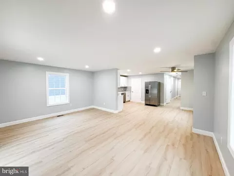 Living - 24 S Queen St, Dover, DE 19904 photo 6 of 6