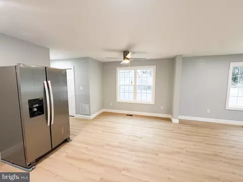 Living - 24 S Queen St, Dover, DE 19904 photo 2 of 6