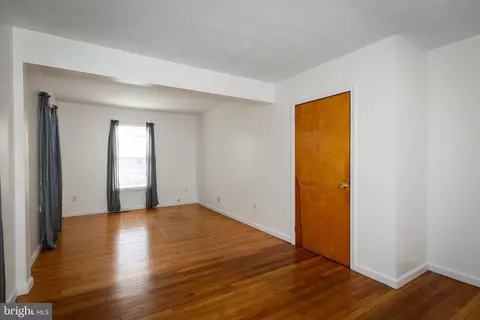 Living - 22 Howell St, Dover, DE 19901 photo 2 of 4