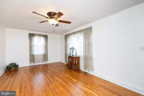 Living - 22 Howell St, Dover, DE 19901 photo 1 of 4