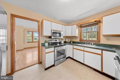 Entry Way - 74 Nanticoke Dr, Dover, DE 19904 photo 3 of 3