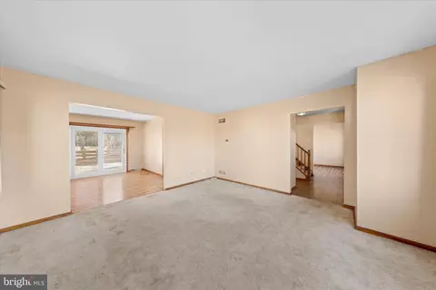 Living - 74 Nanticoke Dr, Dover, DE 19904 photo 4 of 7
