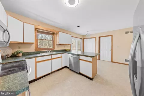 Kitchen - 74 Nanticoke Dr, Dover, DE 19904 photo 2 of 3