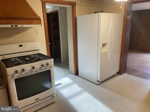 Entry Way - 4420 W Denneys Rd, Dover, DE 19904 photo 2 of 3